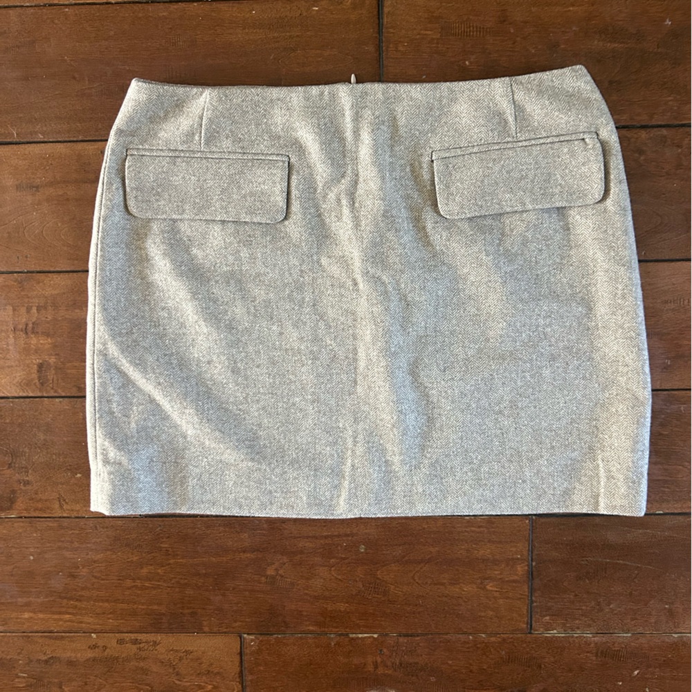 Banana Republic Tweed oat colored skirt, size 12